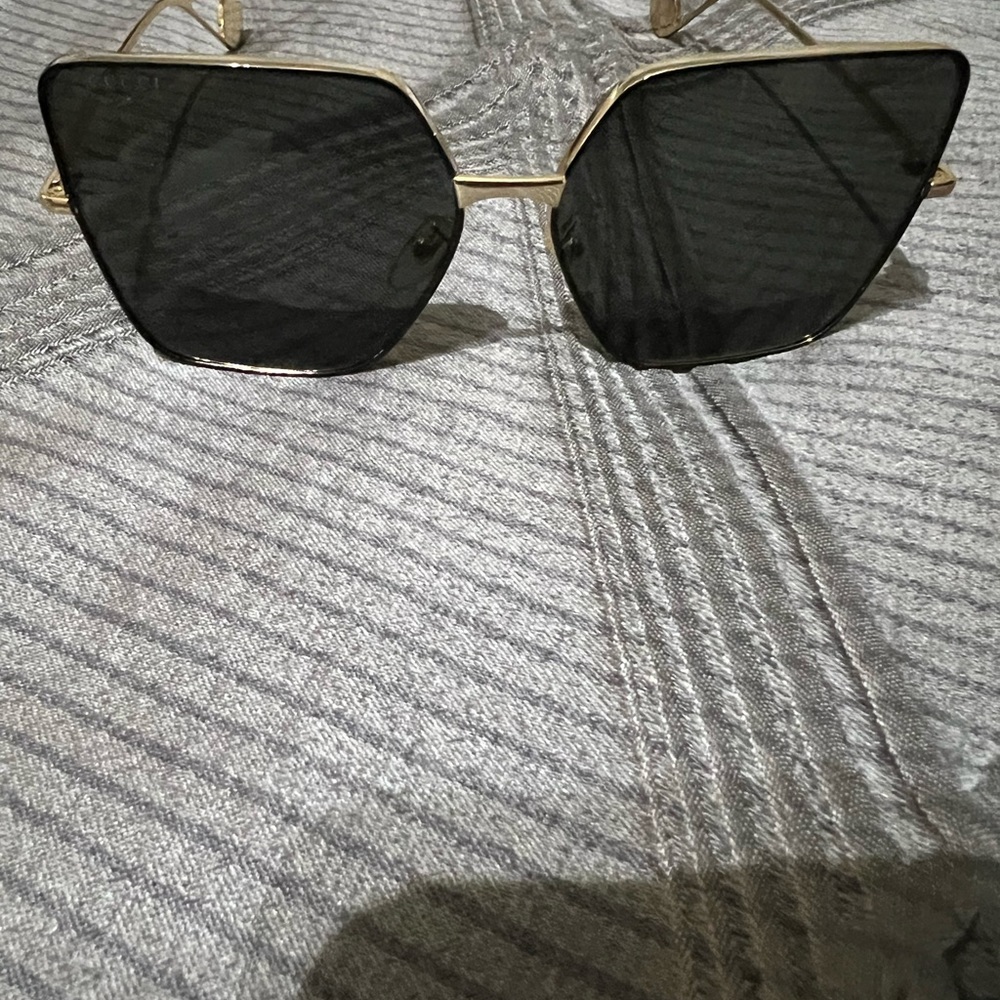 Gucci - Picture 3 of 4